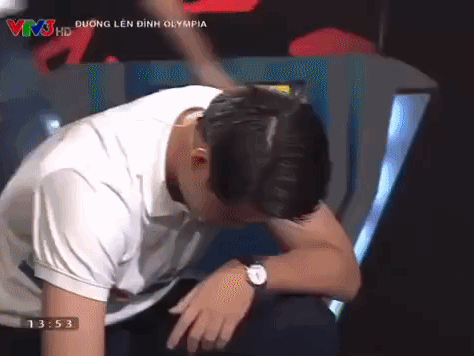 Thí sinh Olympia ngồi sụp xuống sân khấu bật khóc vì thua cuộc ở phút chót