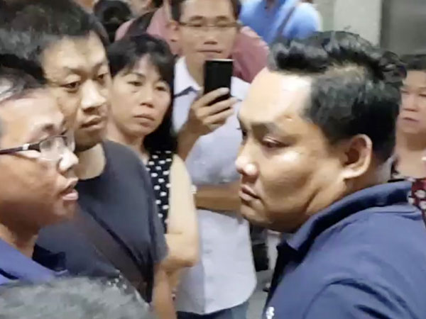 Video: Cư dân Carina Plaza bị đe dọa khi muốn đối thoại với chủ đầu tư