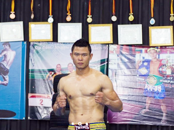 Khiêu khích ‘Vua’ Kickboxing Việt Nam, thanh niên Bình Định bị đấm 1 phát ngất xỉu 15 phút