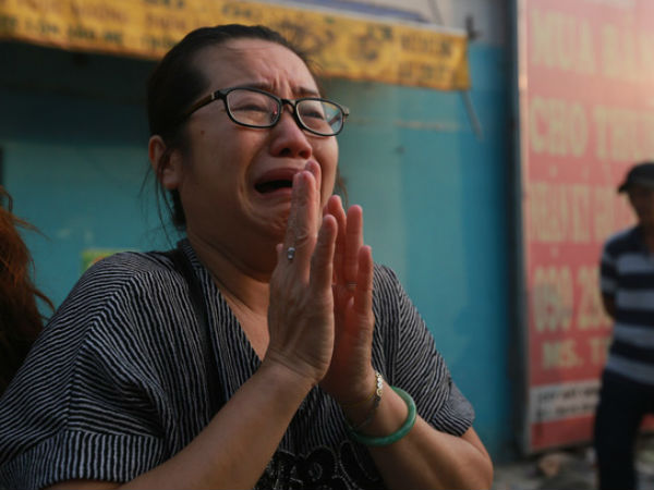 Vụ cháy chung cư Carina khiến 13 người chết: 'Thăm nhà lần cuối đi con ơi'