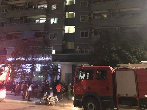 Hà Nội: Cháy chung cư trong đêm, người dân hốt hoảng chạy toán loạn