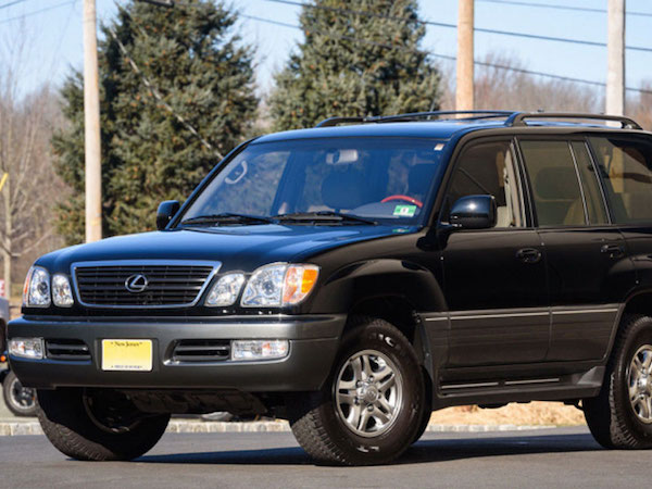 Lexus LX470 đời 2001 gây sốc khi bán với giá 3,2 tỷ đồng