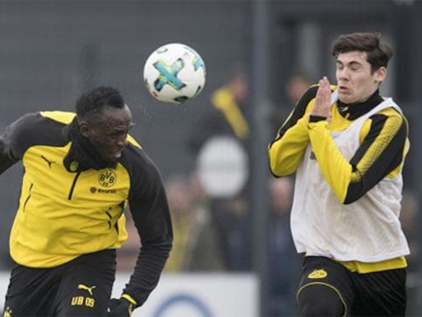 Tiền đạo đang vào phom của Dortmund lo mất vị trí vì Usain Bolt