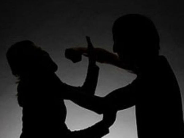 Chồng đâm chết vợ trước bệnh viện rồi cầm dao đâm tự sát