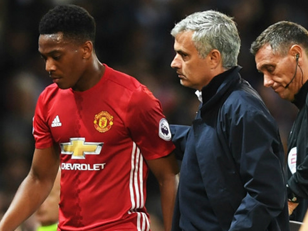 Sau Shaw và Pogba, Mourinho cũng đang đẩy Martial khỏi MU