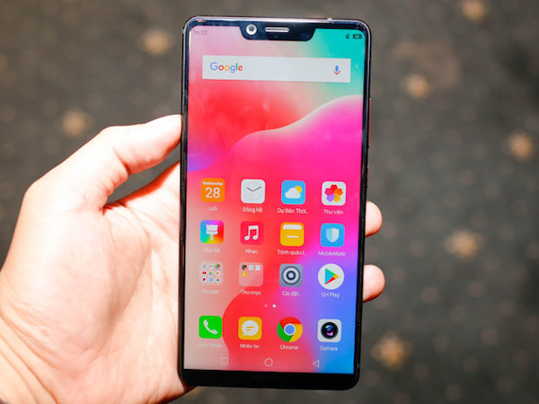 Sharp đưa smartphone màn hình 6 inch nhỏ nhất thế giới vào Việt Nam