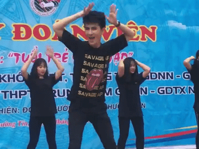 Thầy giáo trẻ cùng học trò 'quẩy' Despacito trên sân khấu