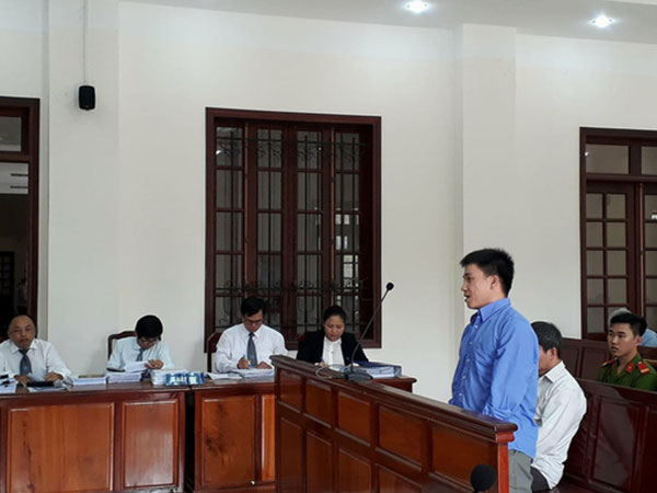 Vụ án cầu Ghềnh: Nhiều tình tiết 'mờ' nên 2 bị cáo được tại ngoại