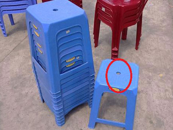 Lý do chiếc ghế nhựa luôn có một lỗ tròn ở giữa khiến ai nghe cũng gật gù: Quá hay!