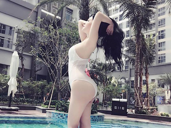 Vợ cũ Hồ Quang Hiếu liên tục đăng ảnh bikini khoe vòng 3 'nảy lửa'