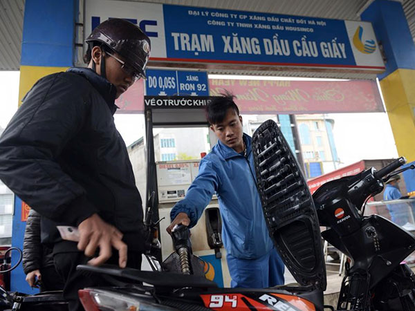 1 lít xăng cõng 4.000 đồng tiền thuế: Đa số ý kiến đồng tình