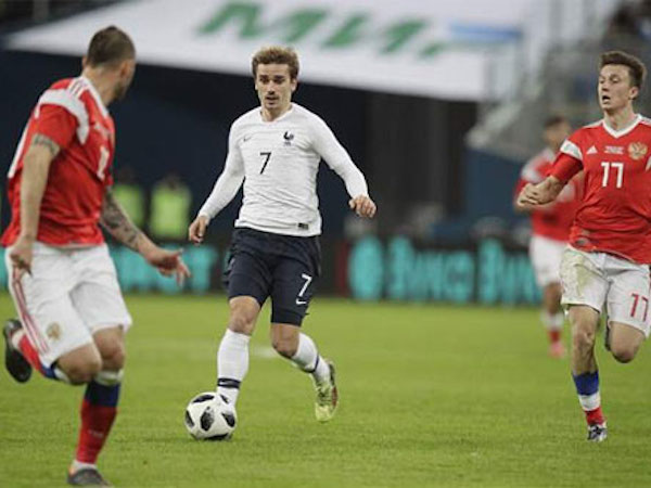 Atletico thuyết phục Griezmann gia hạn, chơi khó với Barca