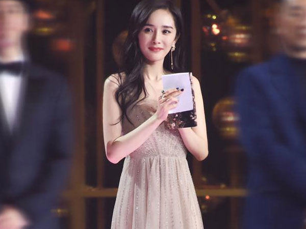 Dương Mịch bị tẩy chay, các báo lớn 'sờ gáy' sau khi bị phanh phui 'quỵt' tiền từ thiện