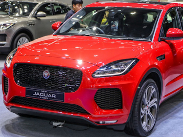 Jaguar E-Pace giá 115.000 USD - đối thủ của BMW X1