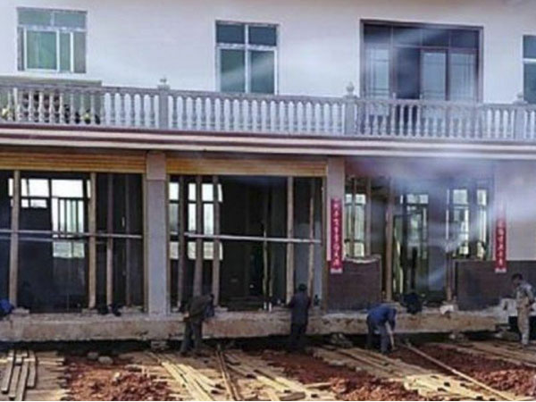 Chi cả tỷ để dời cả căn nhà ra xa hàng chục mét