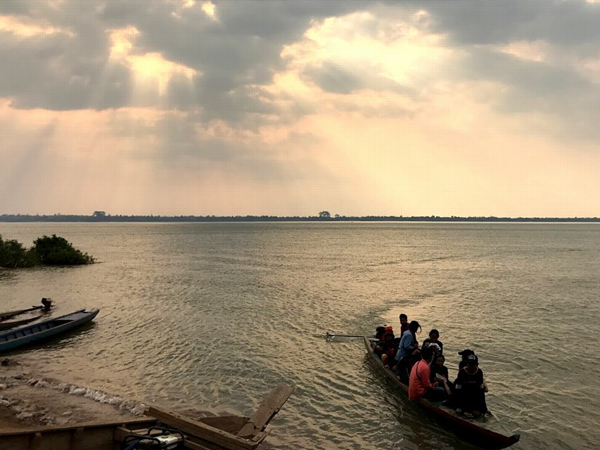 Đập thủy điện làm biến đổi cuộc sống người dân bên bờ Mekong