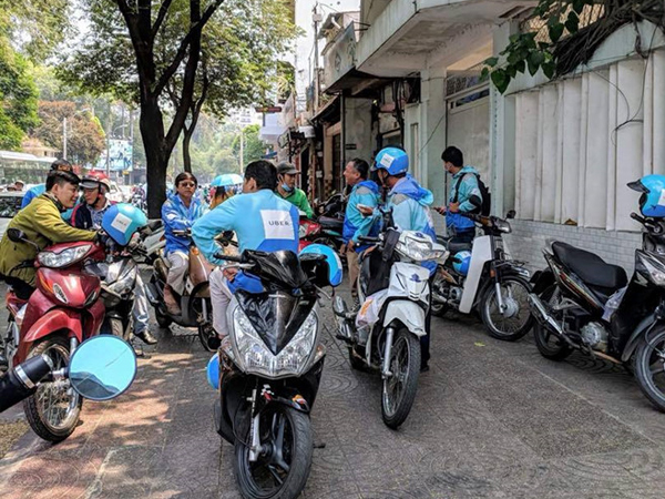 Một tuần trước khi Uber rời VN: Hãng bỏ khuyến mãi, tài xế đóng app