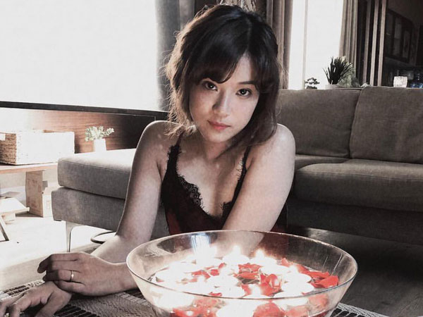 Ảnh sexy ngoài đời của Phương 'nhà quê' phim Tháng năm rực rỡ