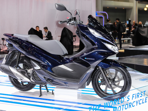 Honda PCX Hybrid - Xe máy chạy xăng lai điện đầu tiên trên thế giới