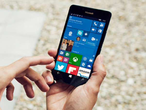 'Nhà mạng, nhà sản xuất đã góp phần giết Windows Phone'