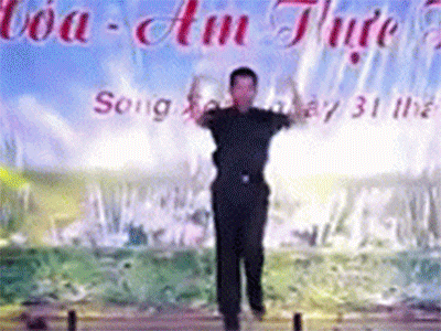 Thanh niên mặc đồ bộ đội nhảy theo hit của Chi Pu vô cùng điêu luyện