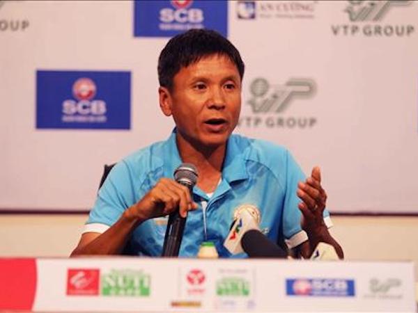 Trọng tài tiếp tục là chủ đề gây tranh cãi tại vòng 4 V-League