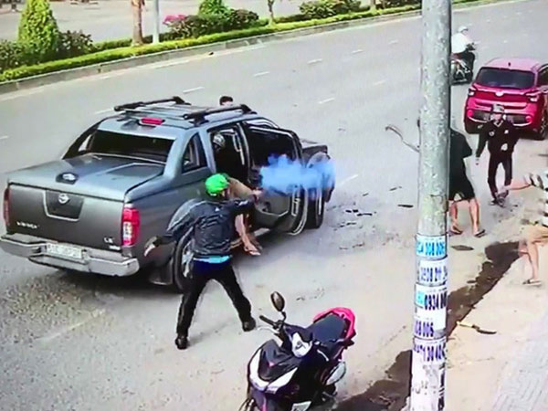 Video: Nổ súng thanh toán nhau giữa đường ở Đồng Nai