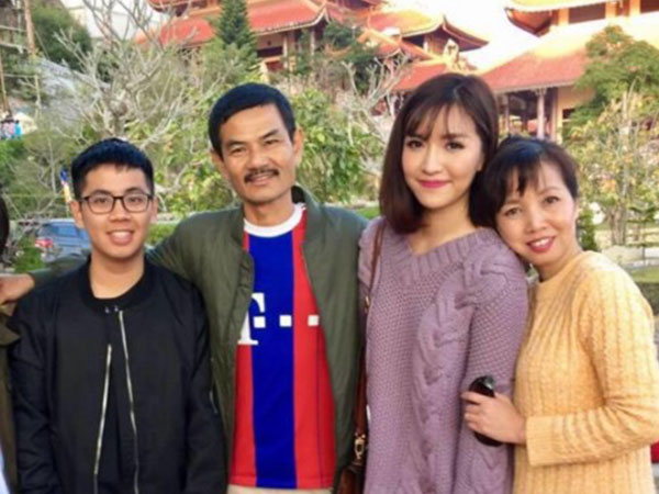 Đáng yêu như mẹ Bích Phương: Con gái đăng ảnh sống ảo liền 'troll' ngay lập tức