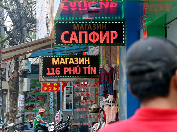 'Đến Nha Trang mà ngỡ như đang ở phố Tàu, nước Nga'
