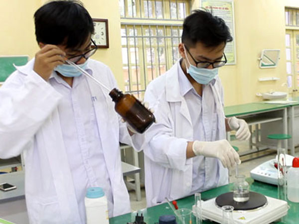Học sinh lớp 10 chế tạo đầu dò nano chữa ung thư