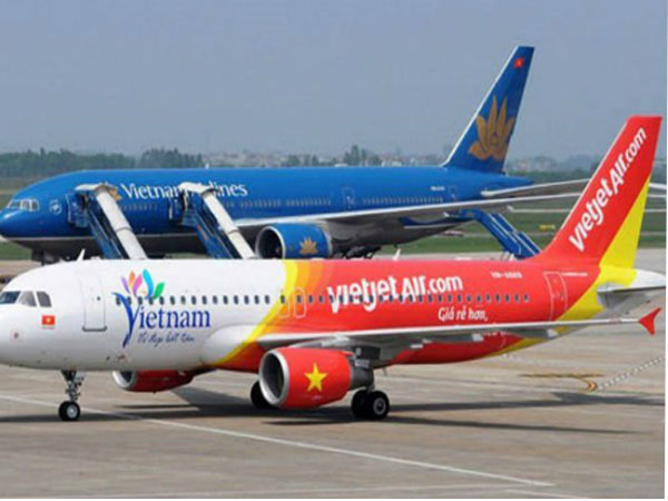 Vì sao hàng không đồng loạt tăng phí dịch vụ