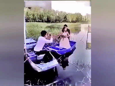 Cô dâu ngã xuống nước, chú rể hít khói xe: Loạt tai nạn khi chụp ảnh cưới khiến ai xem cũng phải cười chảy nước mắt