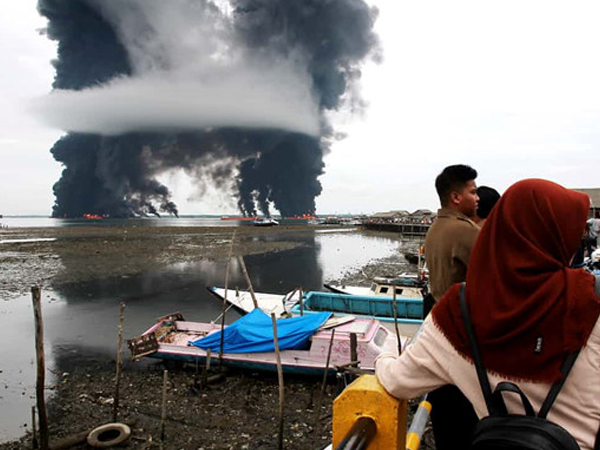 Indonesia báo động tình trạng khẩn cấp sau sự cố tràn dầu