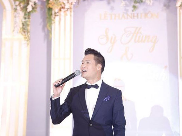 Quang Dũng hát trong 'siêu' đám cưới ở Nghệ An gây xôn xao