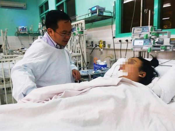 Bé gái 13 tuổi ở TP.HCM nghi nhảy từ lầu 3 trường học xuống đất nguy kịch: Do trầm cảm vì game?
