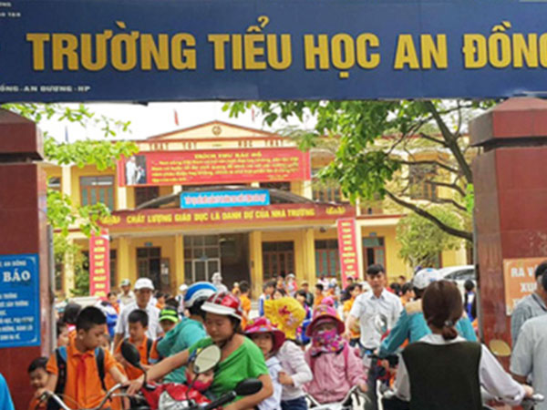 Cô giáo bị xem xét sa thải vì phạt học sinh uống nước giẻ lau bảng