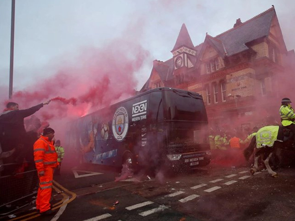 Liverpool nguy cơ bị phạt nặng sau trận thắng Man. City