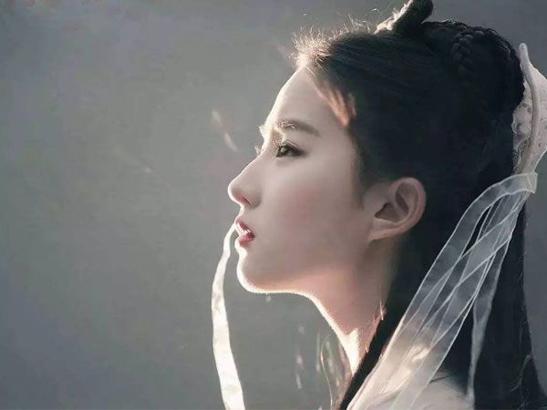 Lưu Diệc Phi: 'Thần tiên tỷ tỷ' 15 năm trong nghề vẫn mãi mang danh 'thừa sắc kém tài'