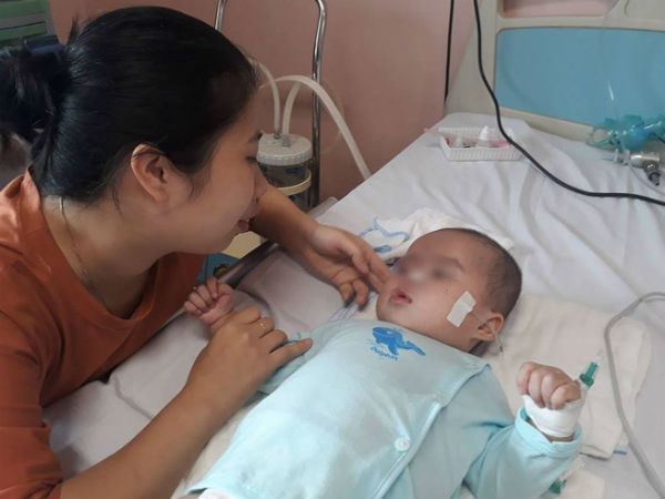 Ninh Bình: Bé gái 9 tháng tuổi ngất lịm, toàn thân tím tái sau mũi tiêm của y sĩ