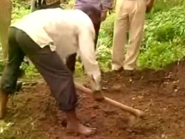 Phẫn nộ với nguyên nhân khiến bé gái 6 tuổi bị bố nhét hành đầy miệng đến chết nghẹn