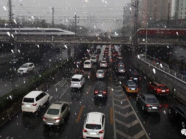 Sau 30 năm, Bắc Kinh lại đón tuyết rơi vào tháng 4