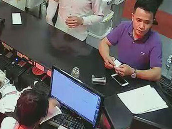 Thanh niên 'nẫng' iPhone của cô gái: 'Em rất ăn năn và day dứt'