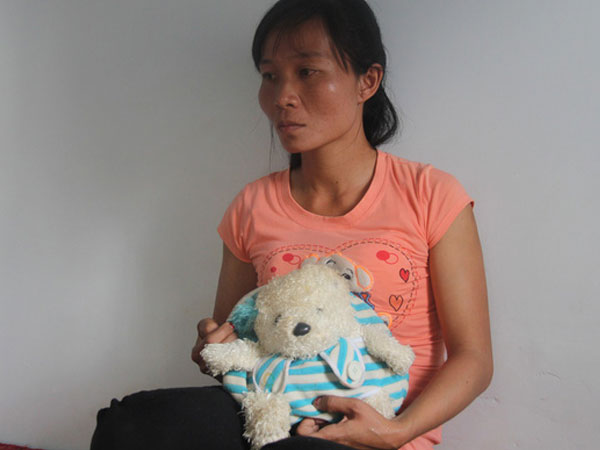 Bị bố mẹ chồng đuổi không cho lại gần con trai, người mẹ trẻ gửi đơn cầu cứu suốt 2 năm mới được đón con về