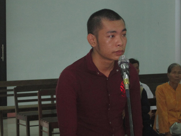 Chém chết cậu ruột sau khi nghe tiếng la của mẹ