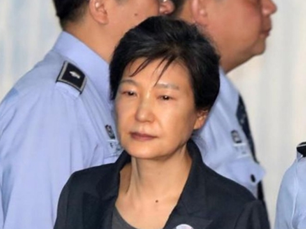 Cựu tổng thống Park Geun-hye quyết không ra tòa nghe tuyên án