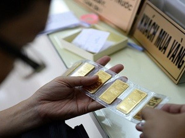Giá vàng liên tục đảo chiều trước áp lực mới