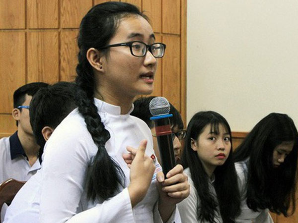 Nữ sinh phản ánh 'cô không giảng bài' chuyển sang trường mới