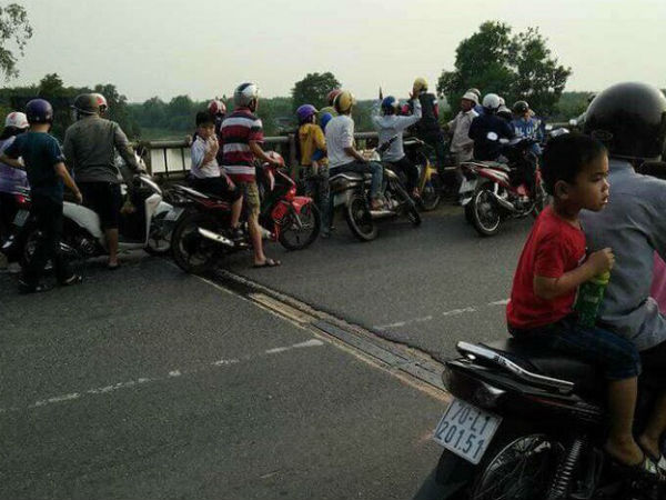 Ba người lao mình xuống sông Sài Gòn cứu cô gái tự tử, một thanh niên chết đuối