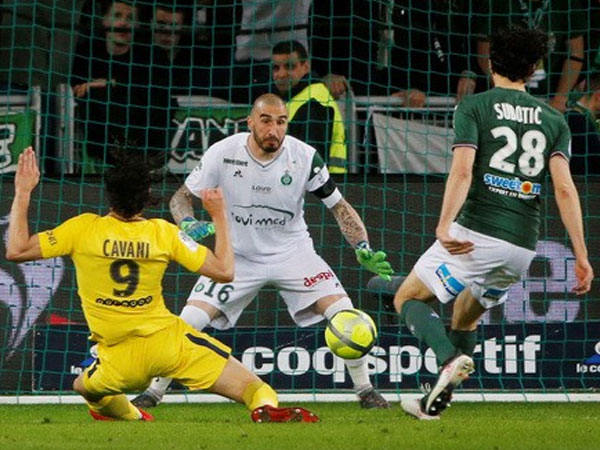 Cavani hỏng ăn khó tin, PSG lỡ cơ hội đăng quang sớm