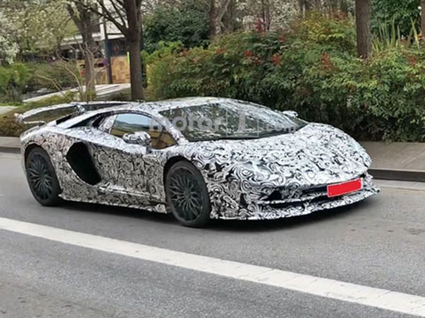 Siêu xe hiệu suất cao 'cuối cùng' của Lamborghini lộ ảnh chạy thử